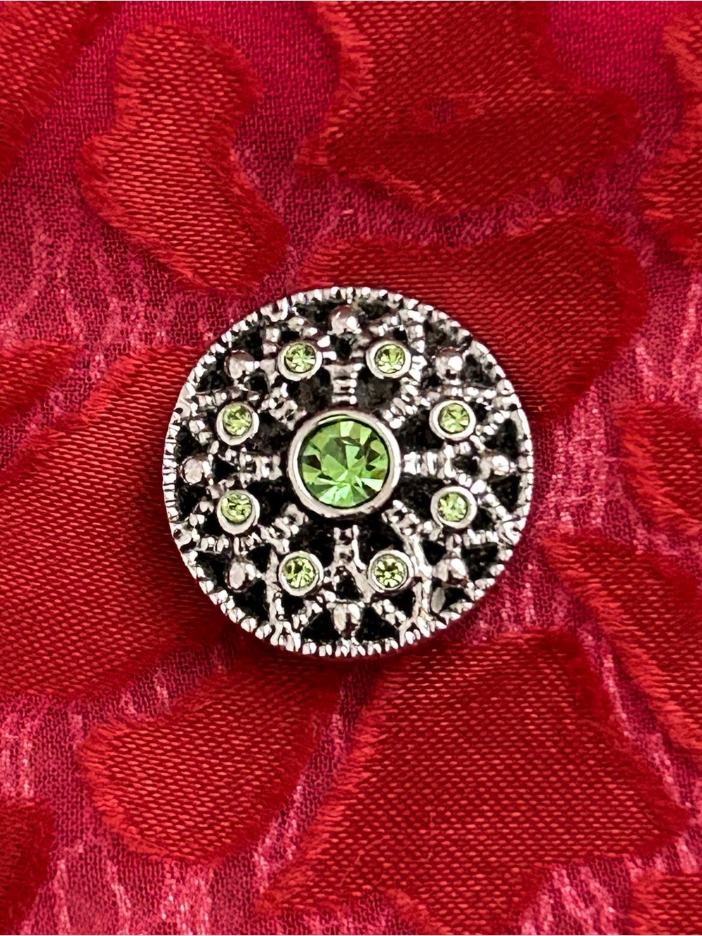 Magnolia and Vine 18mm Silver-Tone Green Crystal Snap